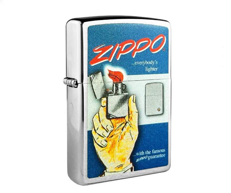 Benzines Zippo öngyújtó - Nyitott Zippo-öngyújtót tartó kéz